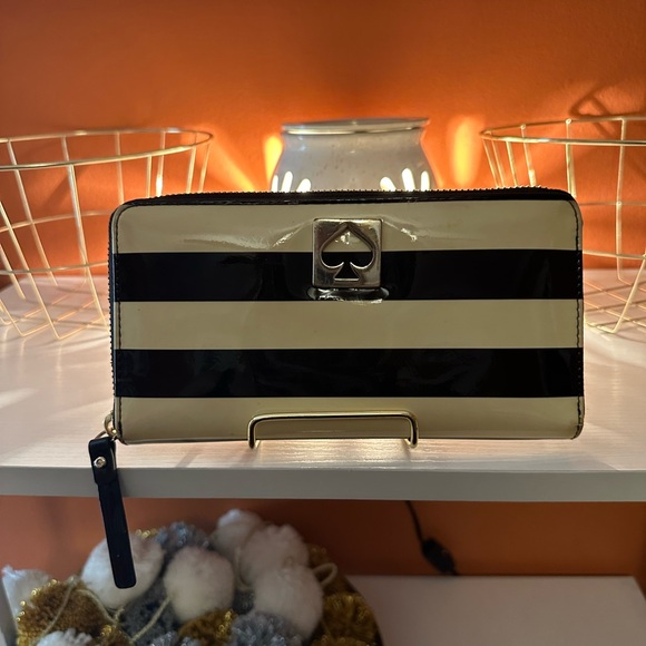 KATE SPADE Penn Valley Neda Patent Leather Stripe Zip-Around Wallet(NWOT) - Picture 1 of 10